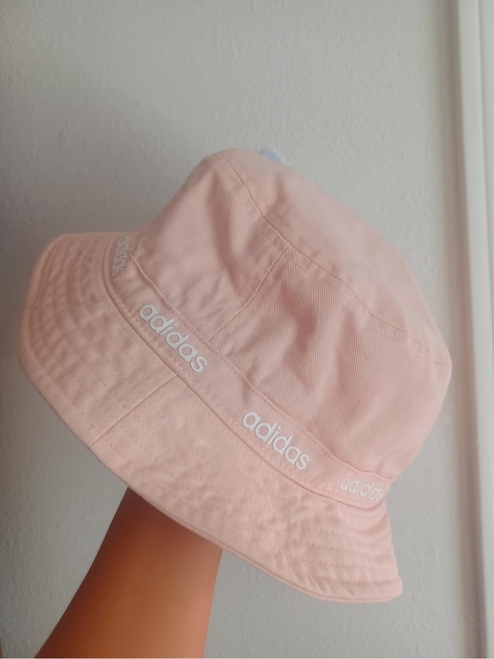 Adidas AEROREADY BUCKET HAT ! Great for golf , everyday activities, travel etc